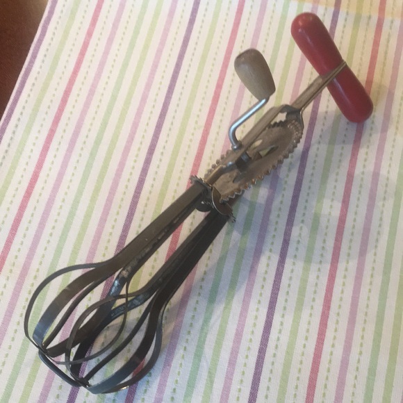 Vintage Rotary Hand Egg Beater Red Wood Handle - Picture 3 of 13